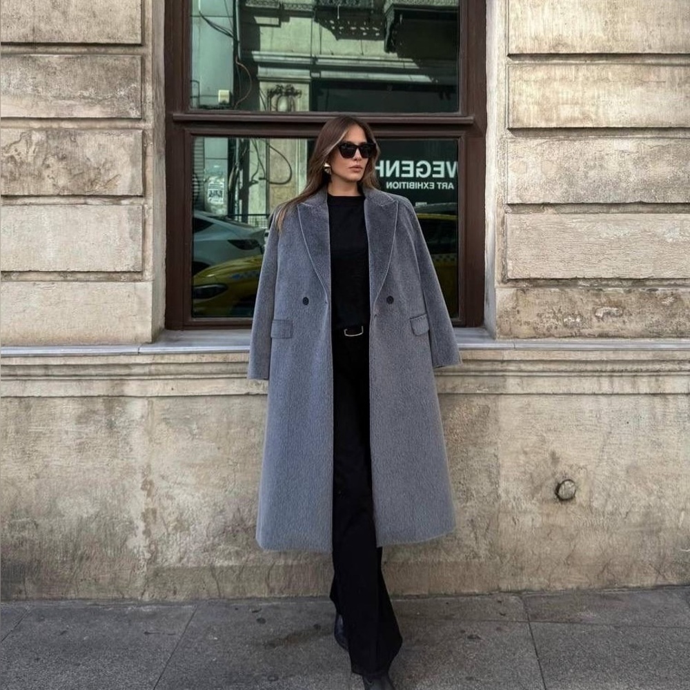 Elegant Oversized Winter Overcoat - Picture 4 of 11